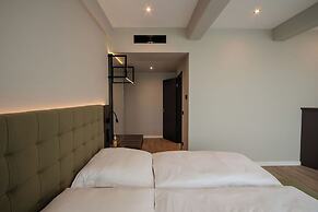 East Five Hotel
