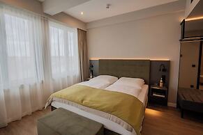 East Five Hotel
