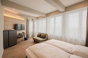 East Five Hotel