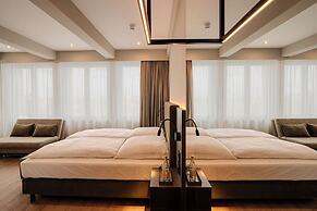 East Five Hotel