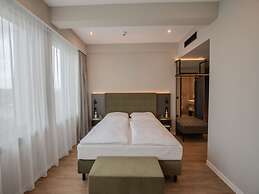 East Five Hotel