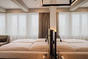 East Five Hotel