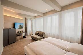 East Five Hotel