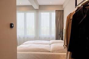 East Five Hotel