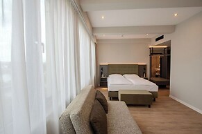 East Five Hotel