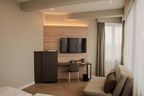 East Five Hotel
