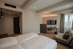 East Five Hotel