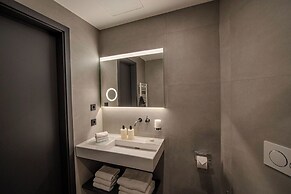 East Five Hotel