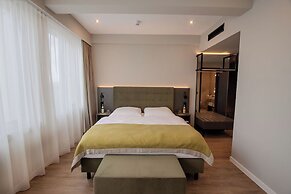 East Five Hotel