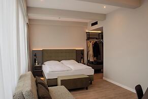 East Five Hotel