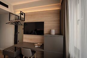 East Five Hotel