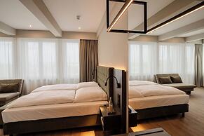 East Five Hotel