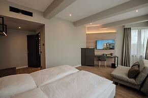 East Five Hotel