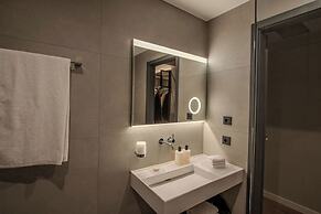 East Five Hotel