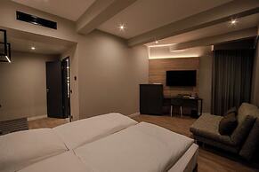 East Five Hotel