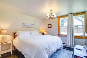 < 1 Mi to Coquille River: Cottage w/ Private Yard!