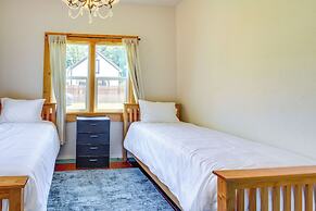< 1 Mi to Coquille River: Cottage w/ Private Yard!