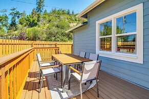 < 1 Mi to Coquille River: Cottage w/ Private Yard!