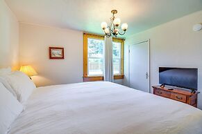 < 1 Mi to Coquille River: Cottage w/ Private Yard!