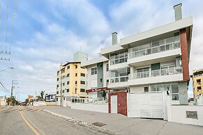 Modern ap W/pool one Block From the Beach Rmi201