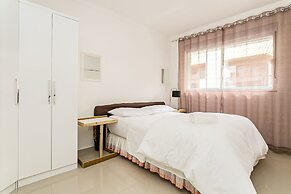 Modern ap W/pool one Block From the Beach Rmi201