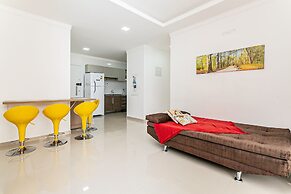Modern ap W/pool one Block From the Beach Rmi201