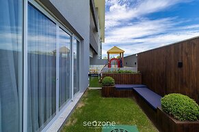 Modern apt With Pool and hot Tub! Rhl0305