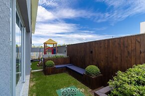Modern apt With Pool and hot Tub! Rhl0305