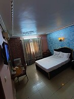 NEWTOWN PALACE HOTEL