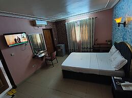 NEWTOWN PALACE HOTEL