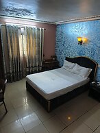 NEWTOWN PALACE HOTEL