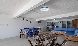 3BR Beachfront House w/ BBQ Apc2200