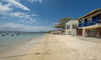 3BR Beachfront House w/ BBQ Apc2200