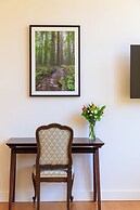 The Historic Schoolhouse Inn