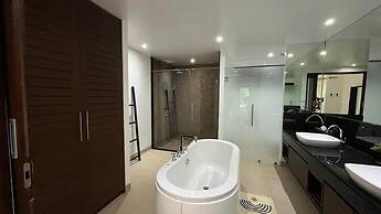 Beachfront and Pool 2 BR Apt- Selina 870