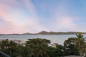 Beachfront and Pool 2 BR Apt- Selina 870