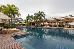 Beachfront and Pool 2 BR Apt- Selina 870
