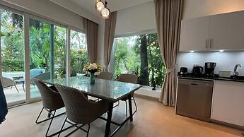 Beachfront and Pool 2 BR Apt- Selina 870