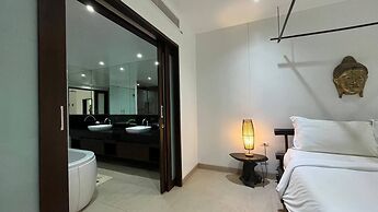 Beachfront and Pool 2 BR Apt- Selina 870