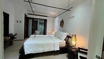 Beachfront and Pool 2 BR Apt- Selina 870