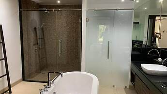 Beachfront and Pool 2 BR Apt- Selina 870