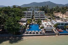 Beachfront and Pool 2 BR Apt- Selina 870