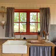 Secluded Shepherd's Hut