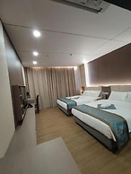 Skyport Hotel