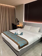 Skyport Hotel