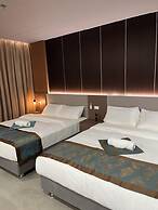 Skyport Hotel