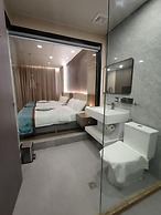 Skyport Hotel