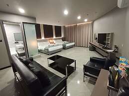 Skyport Hotel