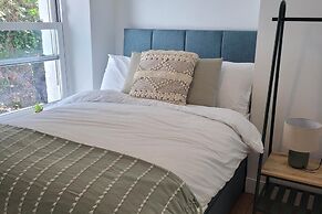 Seaside Escape at Looe Cottage