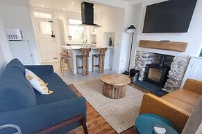 Seaside Escape at Looe Cottage